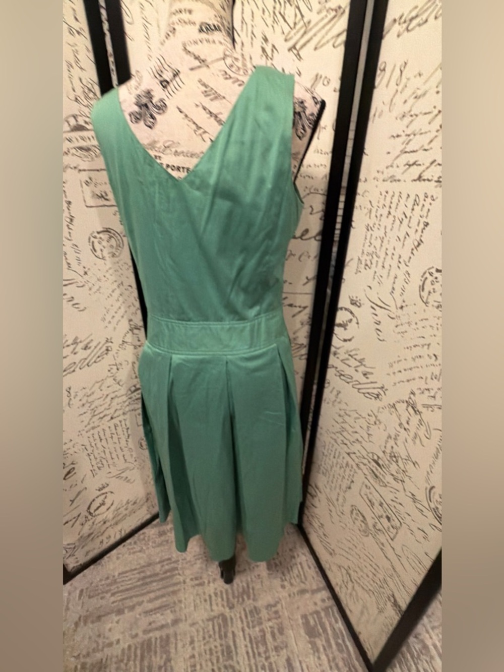 Casual Corner Mint Green Sleeveless V-Neck Midi Dress - Picture 6 of 8